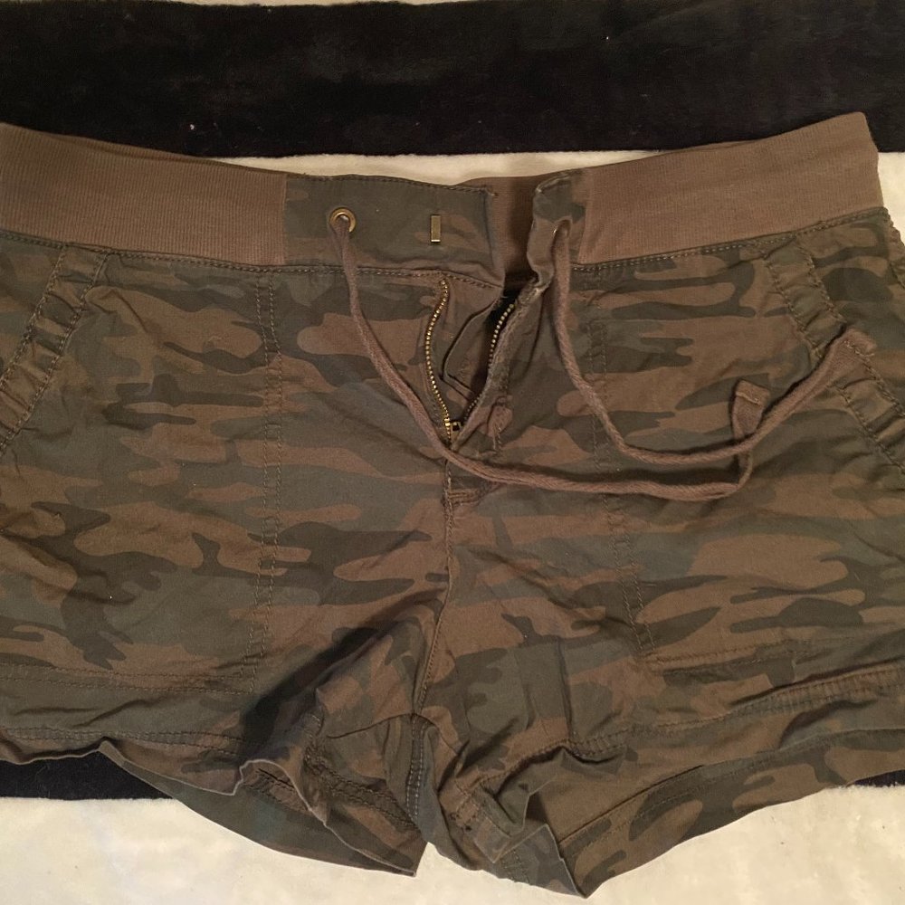 camo shorts, size 6